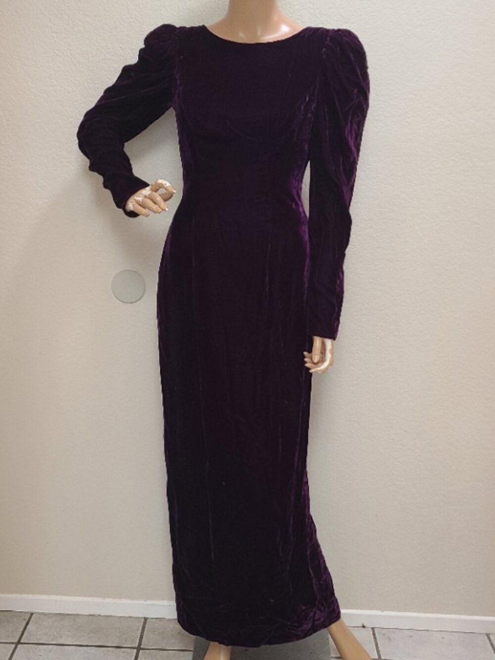 VINTAGE 1980s LONG VELVET COLUMN DRESS PEEKABOO BOW BACK MUTTON SLEEVES sz 7/8